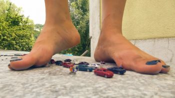 Giantess Loryelle crushing toy cars barefeet highway